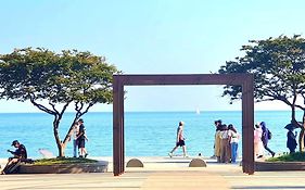 Haeundai Beach 1 Cho
